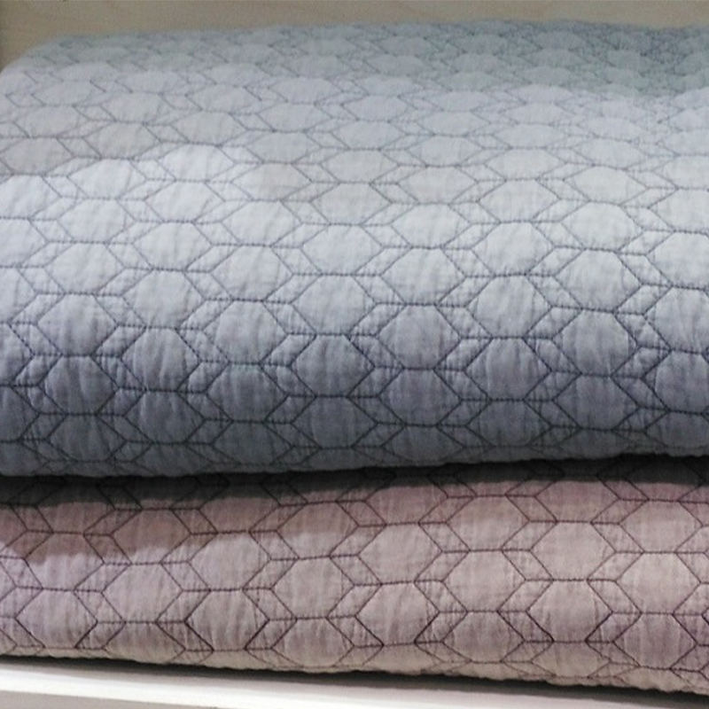 Wat zijn de onderhoudstips voor de Solid Microfiber Quilt Set?